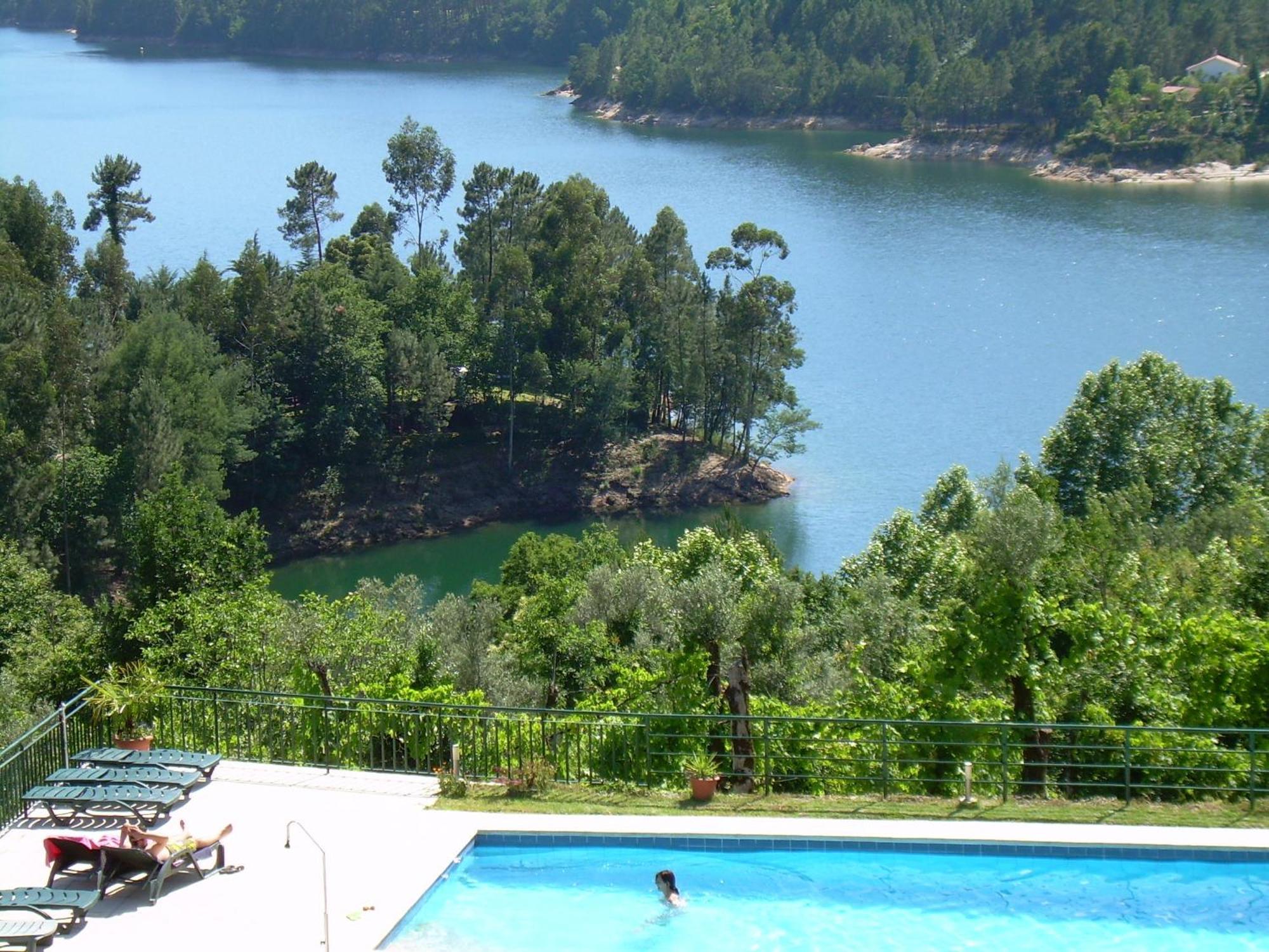 Hotel Lagoa Azul Do Geres Exterior foto