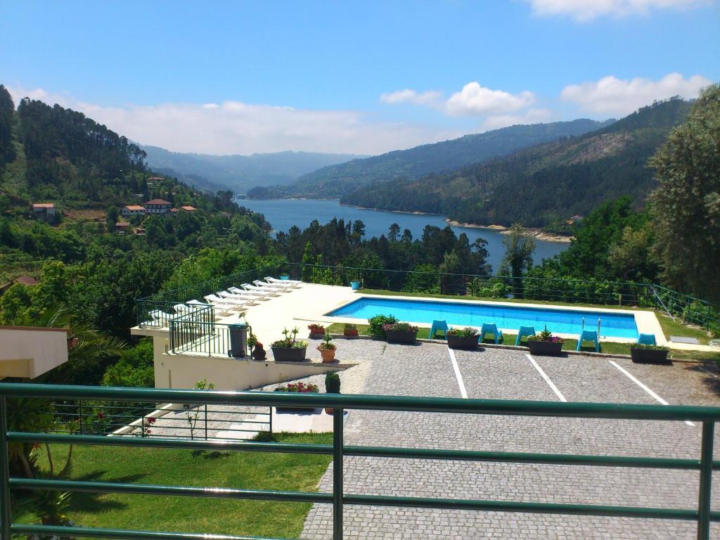 Hotel Lagoa Azul Do Geres Exterior foto