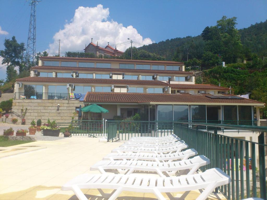 Hotel Lagoa Azul Do Geres Exterior foto